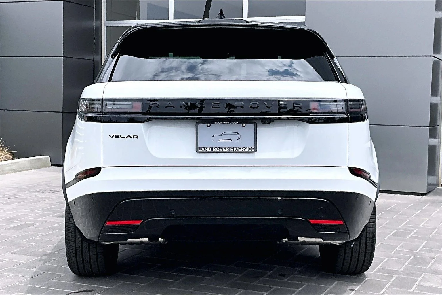 New 2026 Fuji White Land Rover P250 Belgravia Edition image 4