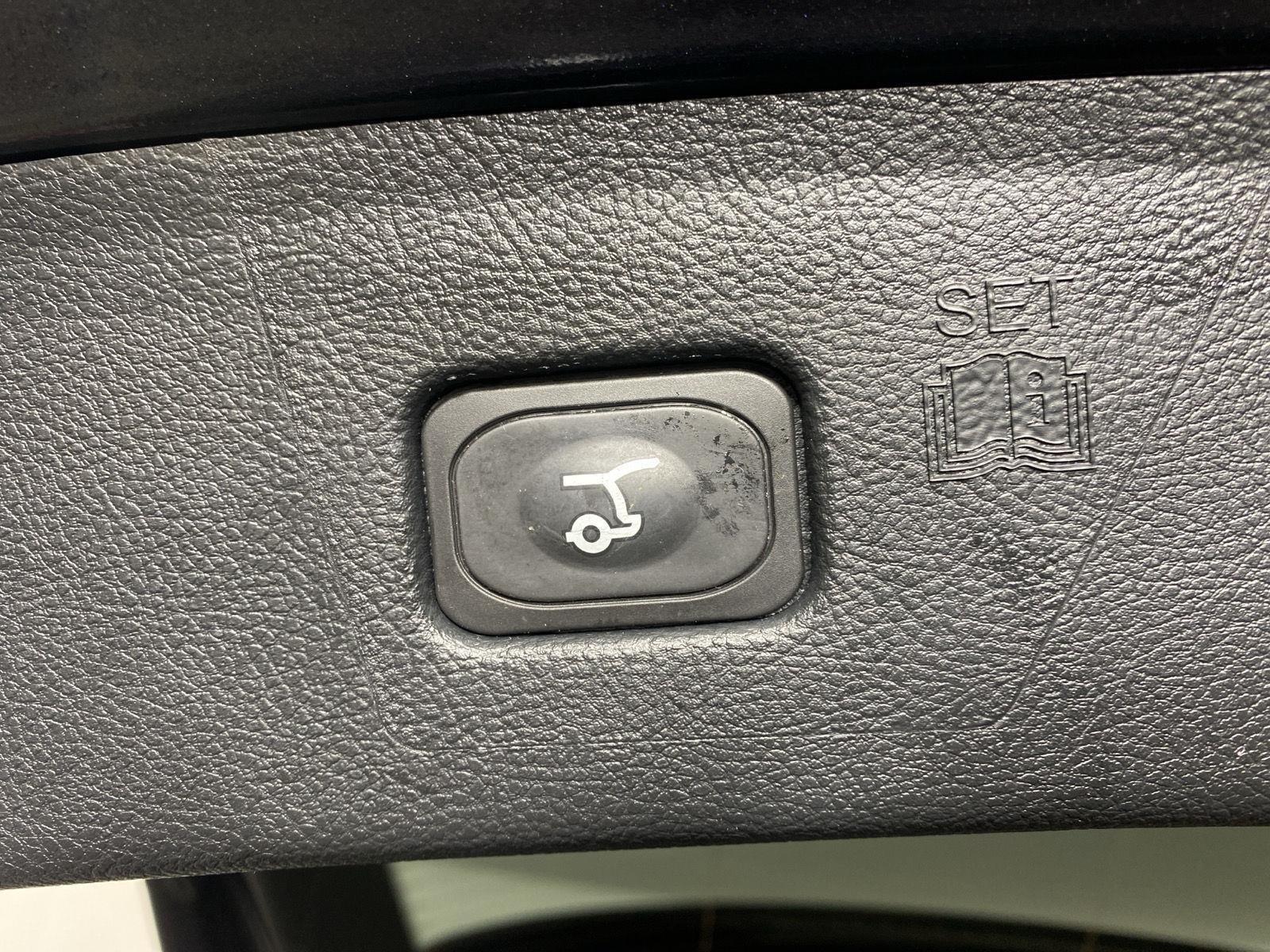 Used 2022 Stone Blue Ford SEL image 9