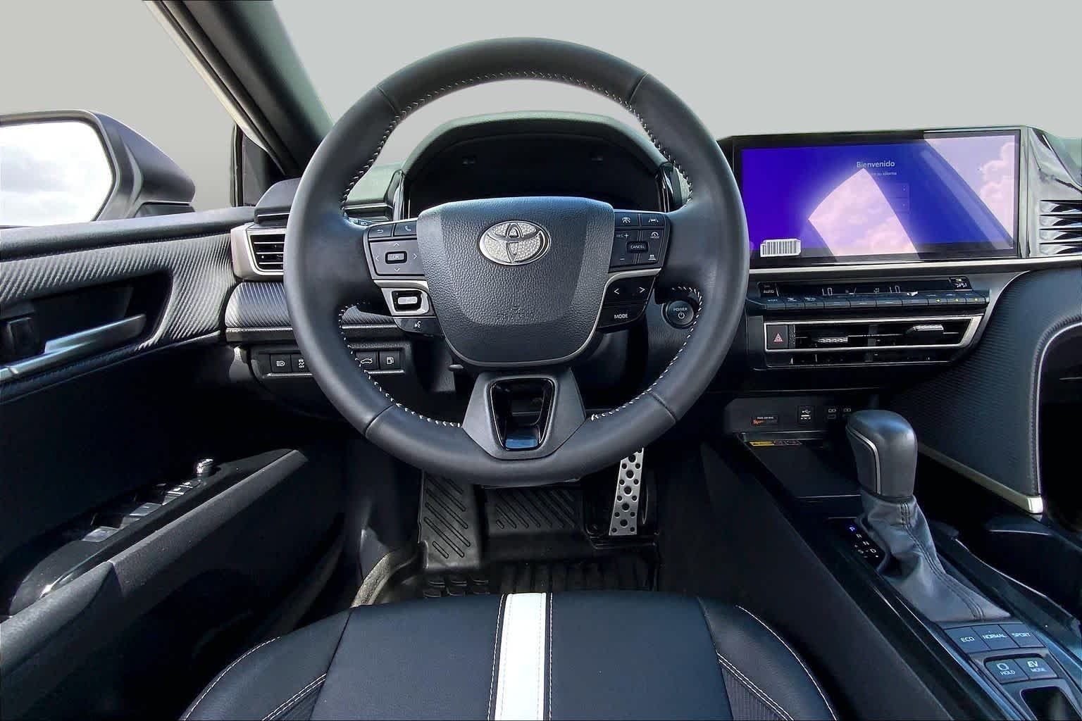 Used 2025 Ice Cap Toyota SE image 6