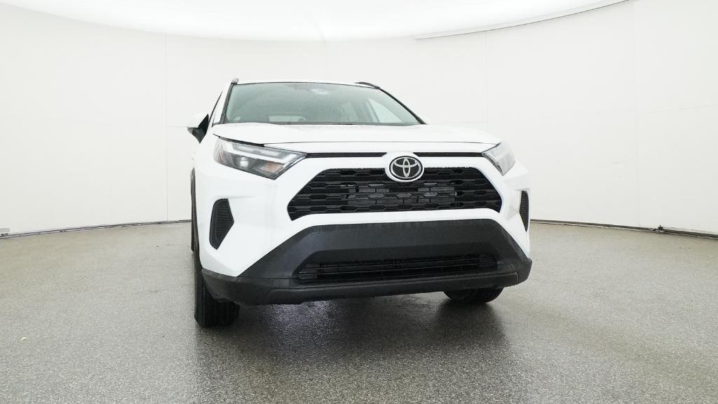 2025 Toyota RAV4 XLE - Photo 18
