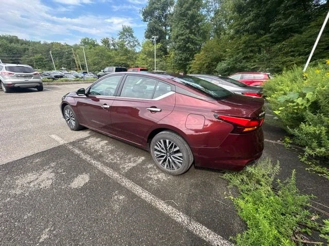 Used 2025 Garnet Pearl Metallic Nissan SV image 2