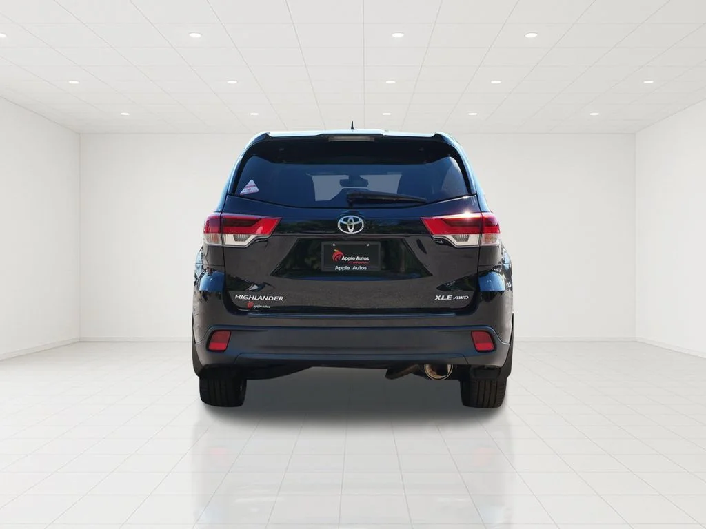 Certified Used 2018 Black Toyota XLE image 5