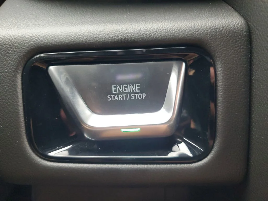 Used 2025 Sterling Metallic GMC AT4 image 24