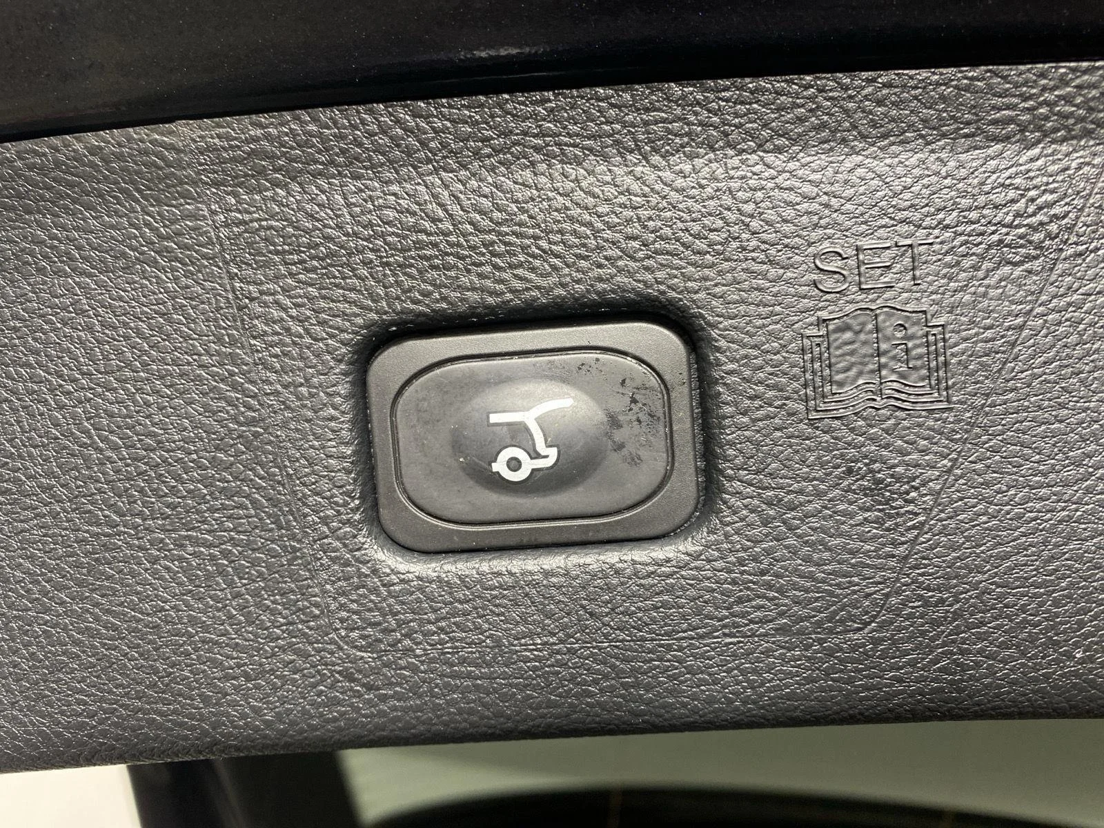 Used 2022 Stone Blue Ford SEL image 9