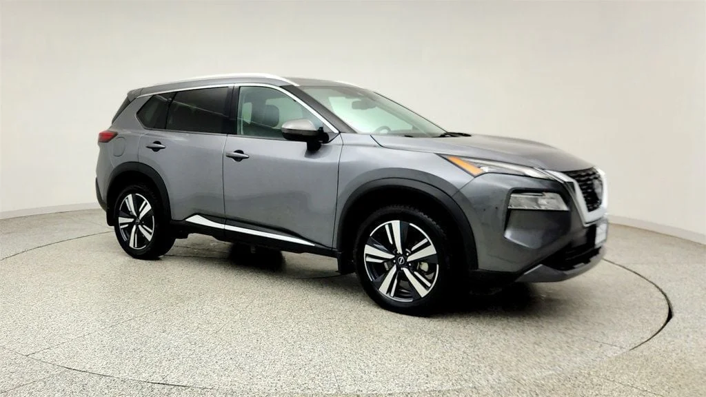 Used 2023 Gun Metallic Nissan FWD SL image 3