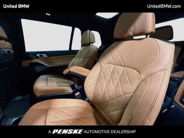 New 2027 Manhattan Green Metallic BMW X7 40i image 13