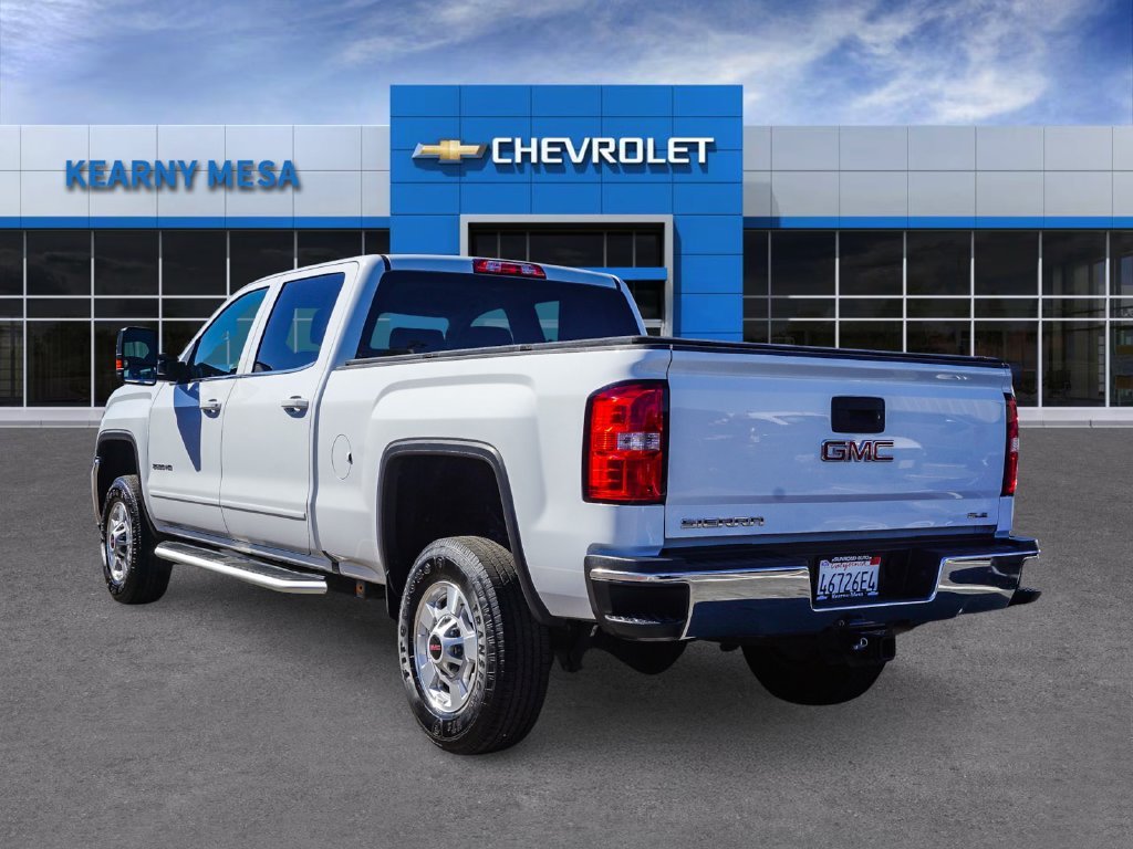 Used 2017 White GMC SLE image 4