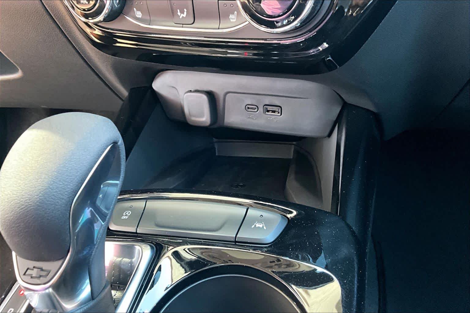 New 2026 Mosaic Black Metallic Chevrolet ACTIV image 18