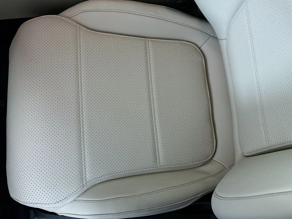 Used 2025 Gray Mercedes-Benz GLC 350e image 20