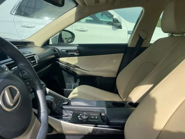 Used 2014  Lexus 250 image 9