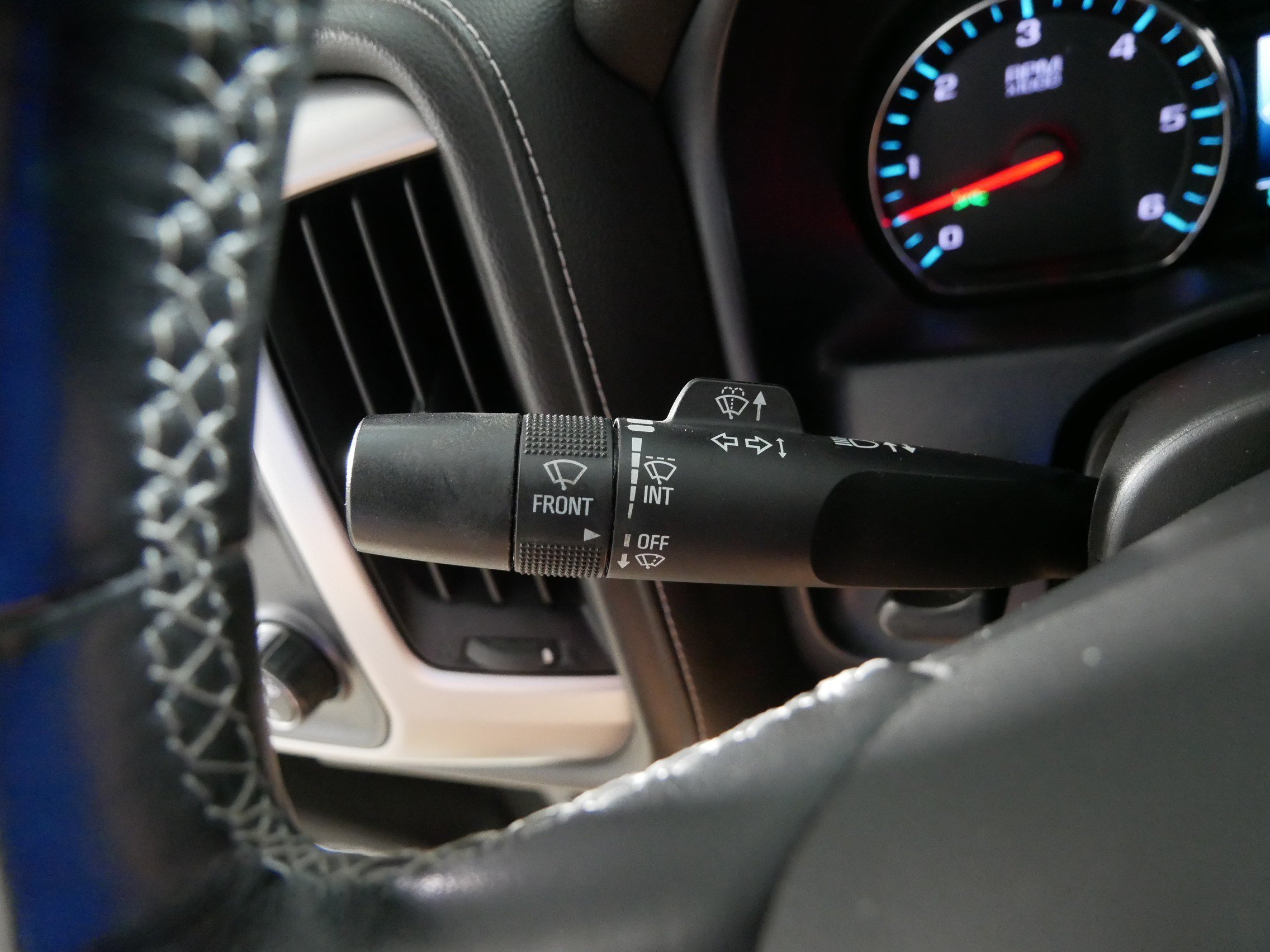 Used 2018 WHITE FROST TRICOAT GMC SLT image 32