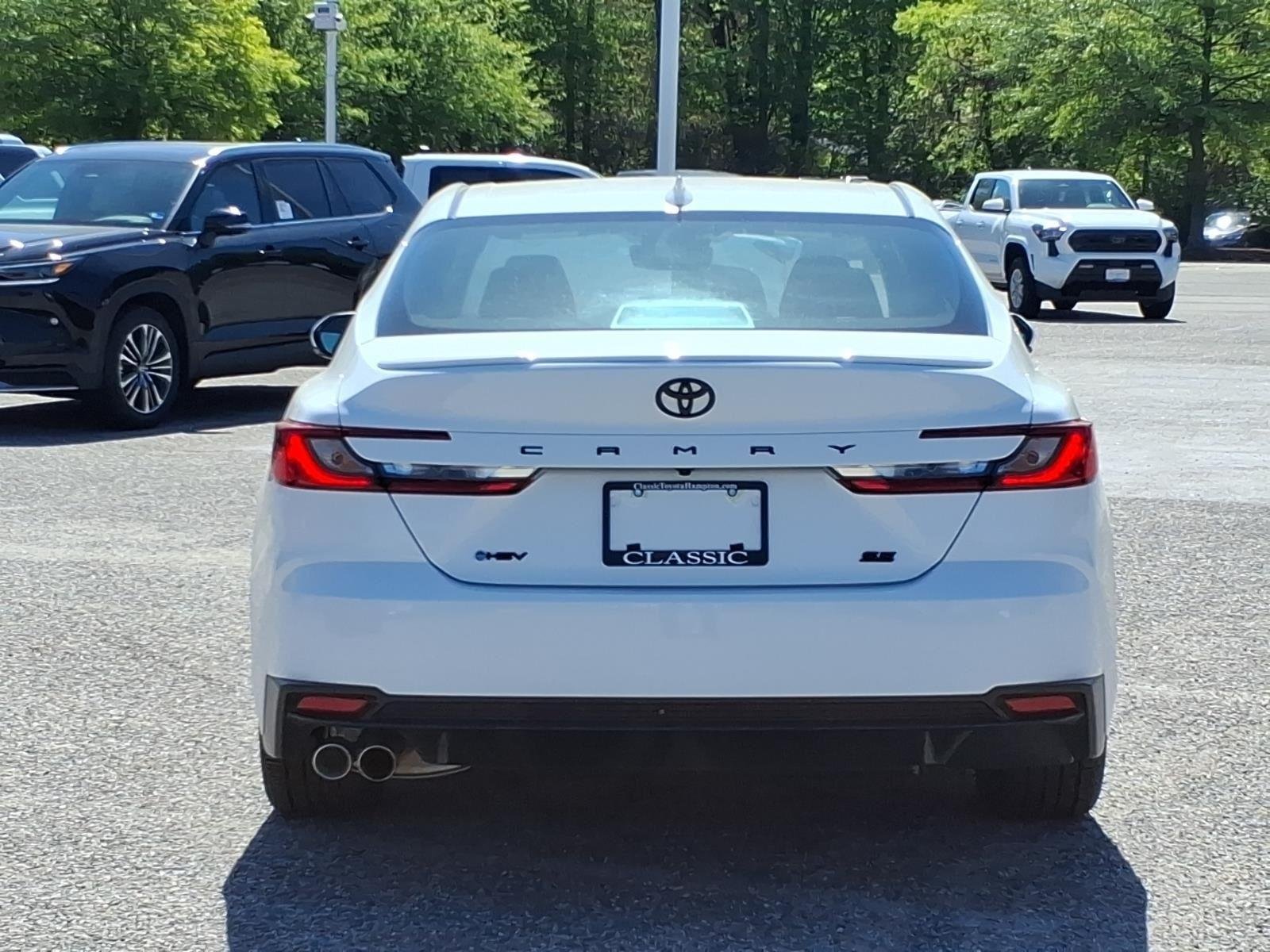 Used 2025 Ice Cap Toyota SE image 9