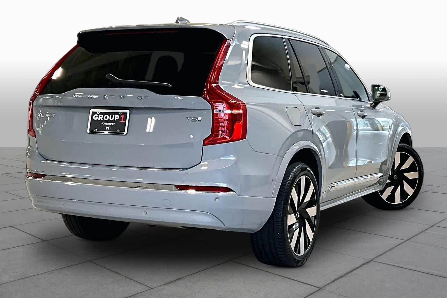 Used 2025 Vapour Grey Metallic Volvo Plus image 13