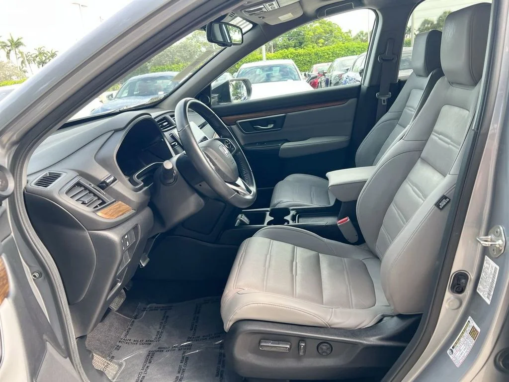 Used 2019 Lunar Silver Metallic Honda Touring image 12