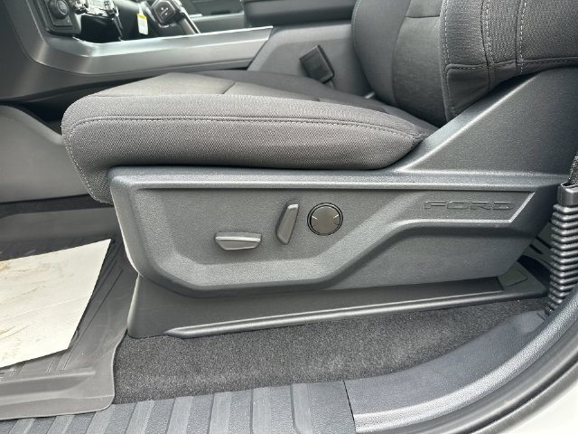 New 2026 Oxford White Ford XLT image 17