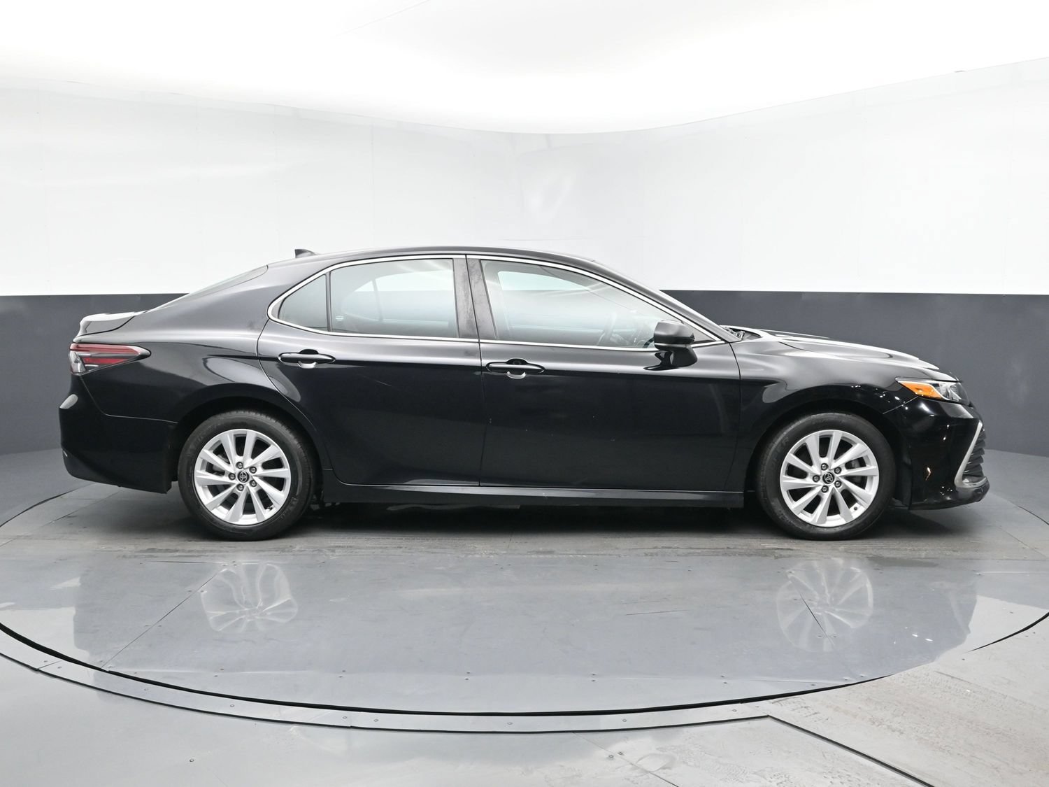 Used 2021 Midnight Black Metallic Toyota LE image 3