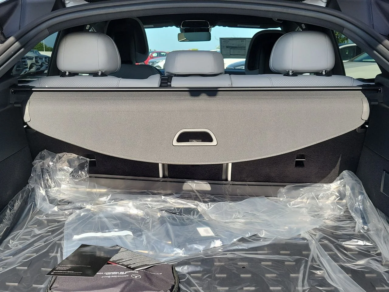 New 2027 Polar White Mercedes-Benz GLC 300 image 9