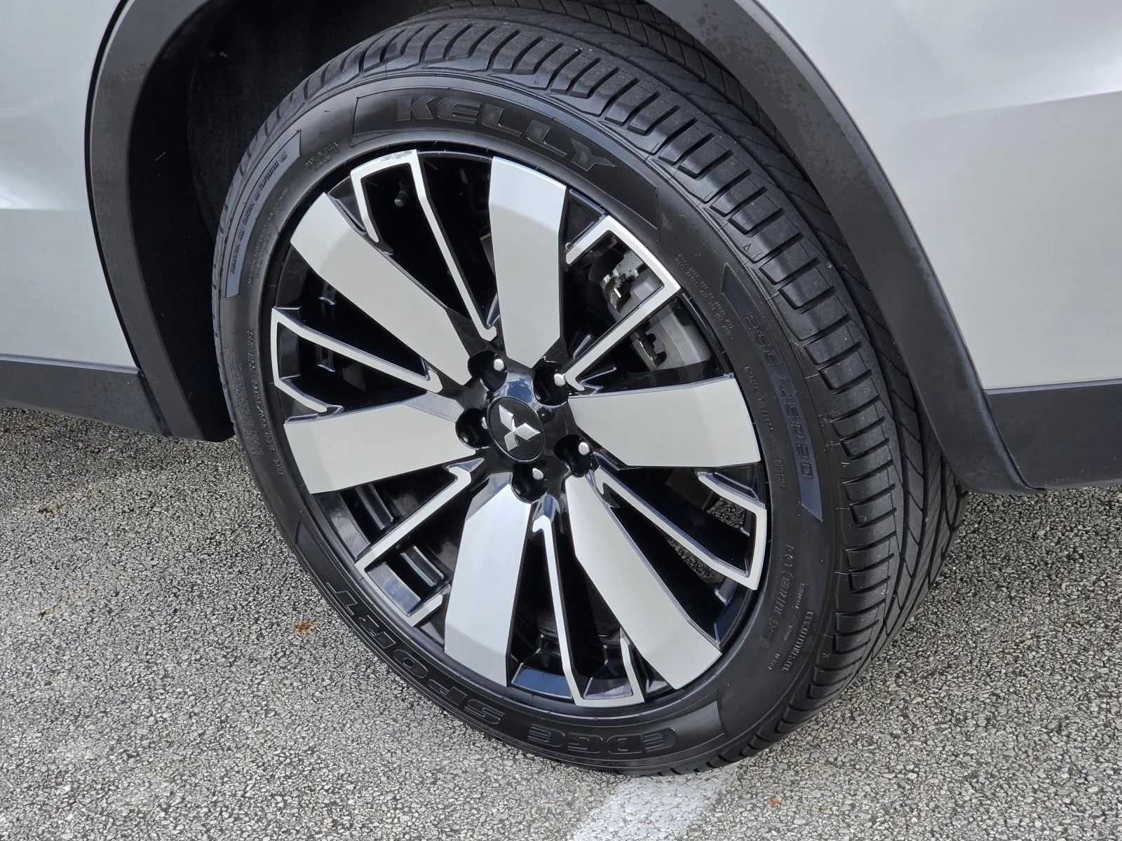 Used 2025 Alloy Silver Metallic Mitsubishi SE S-AWC image 7