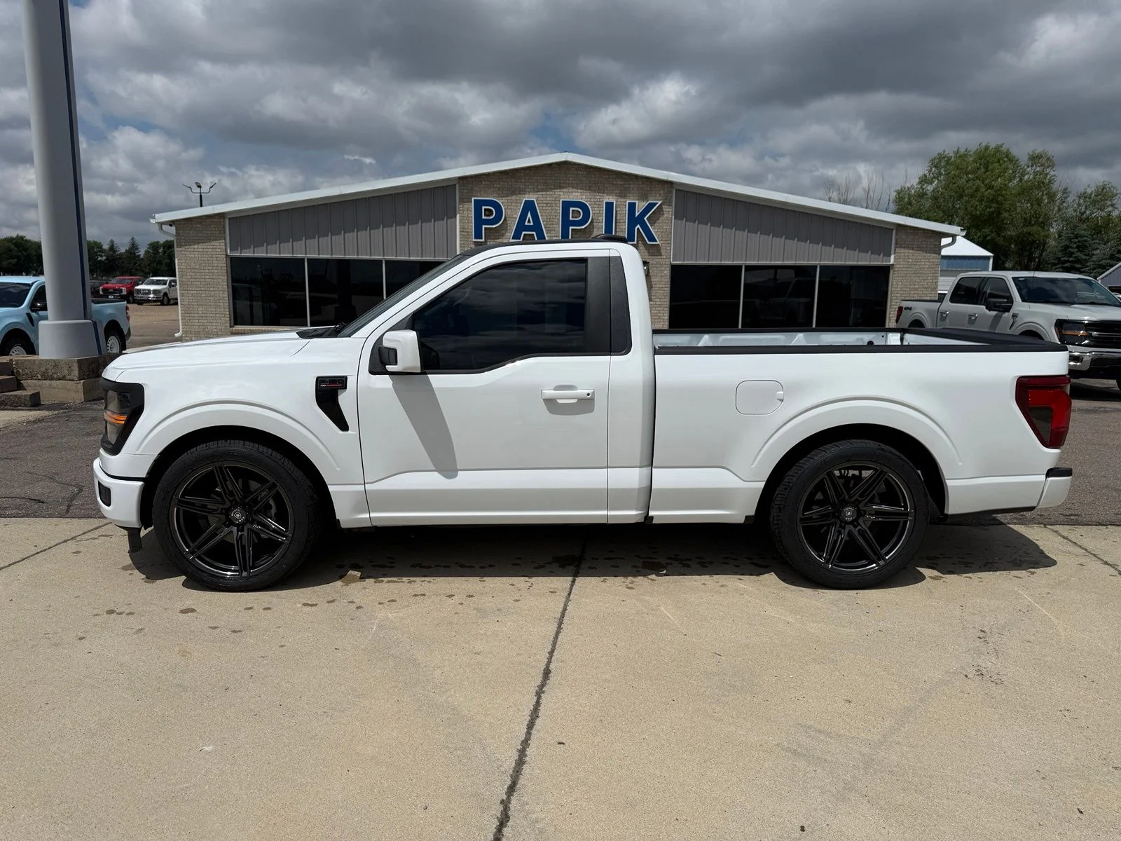 New 2026 Oxford White Ford XL image 3