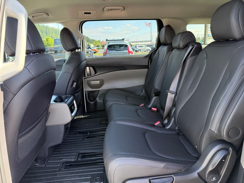 New 2026 Snow White Pearl Kia LXS image 15