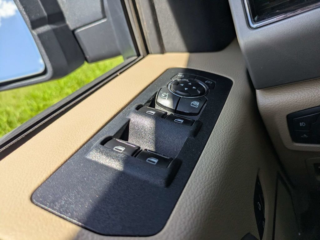 Used 2020 White Ford Lariat image 25