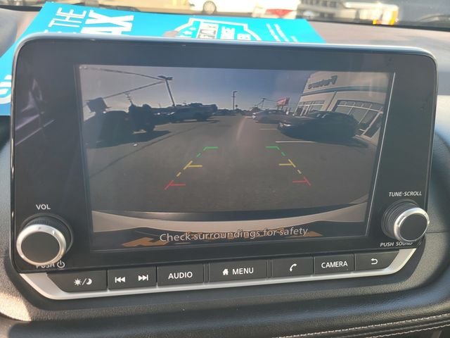 Used 2023 White Nissan S image 21