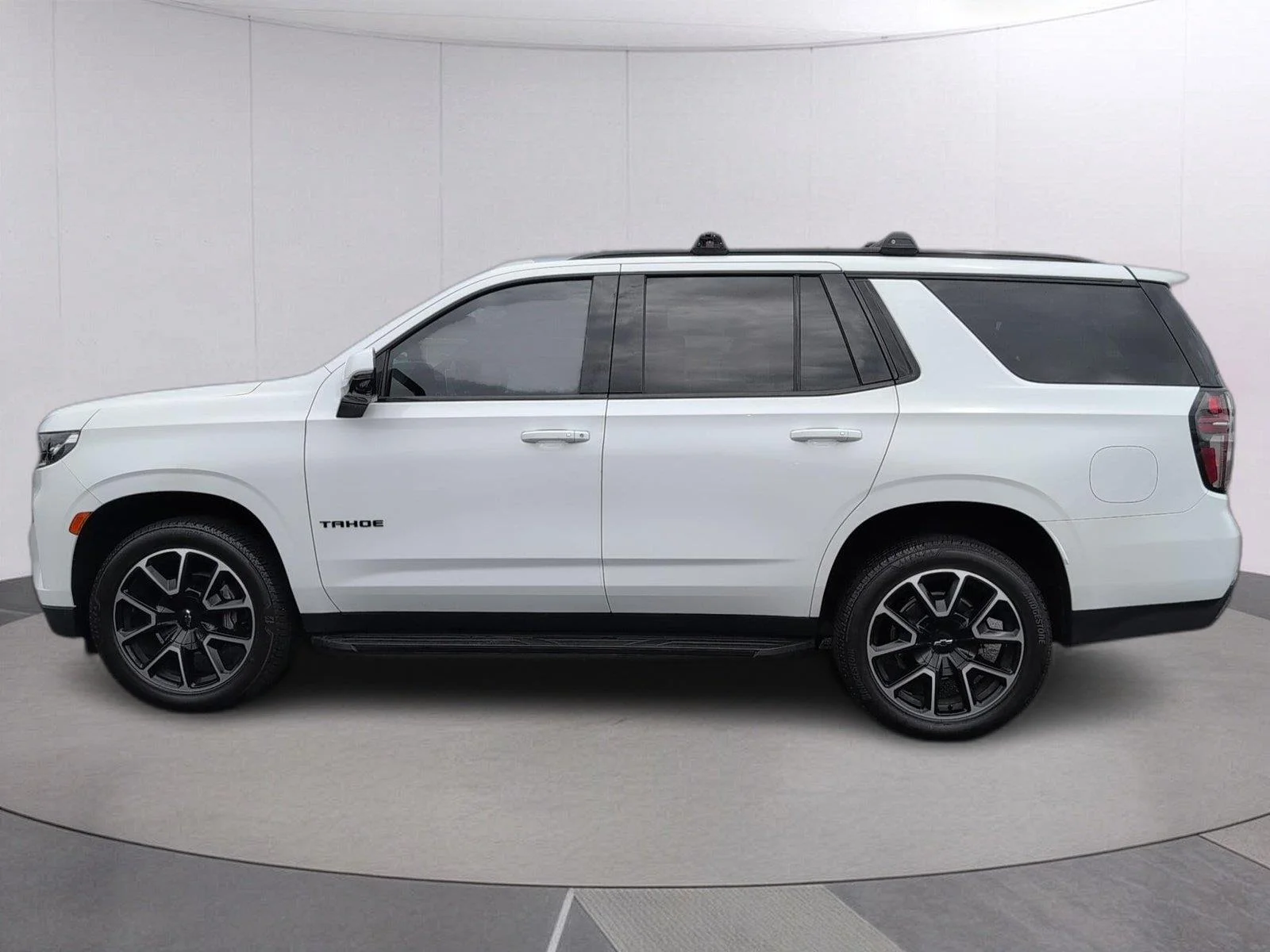 Used 2023 SUMMIT WHITE Chevrolet RST image 2