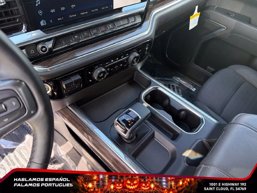 Used 2023 SUMMIT WHITE Chevrolet RST image 22