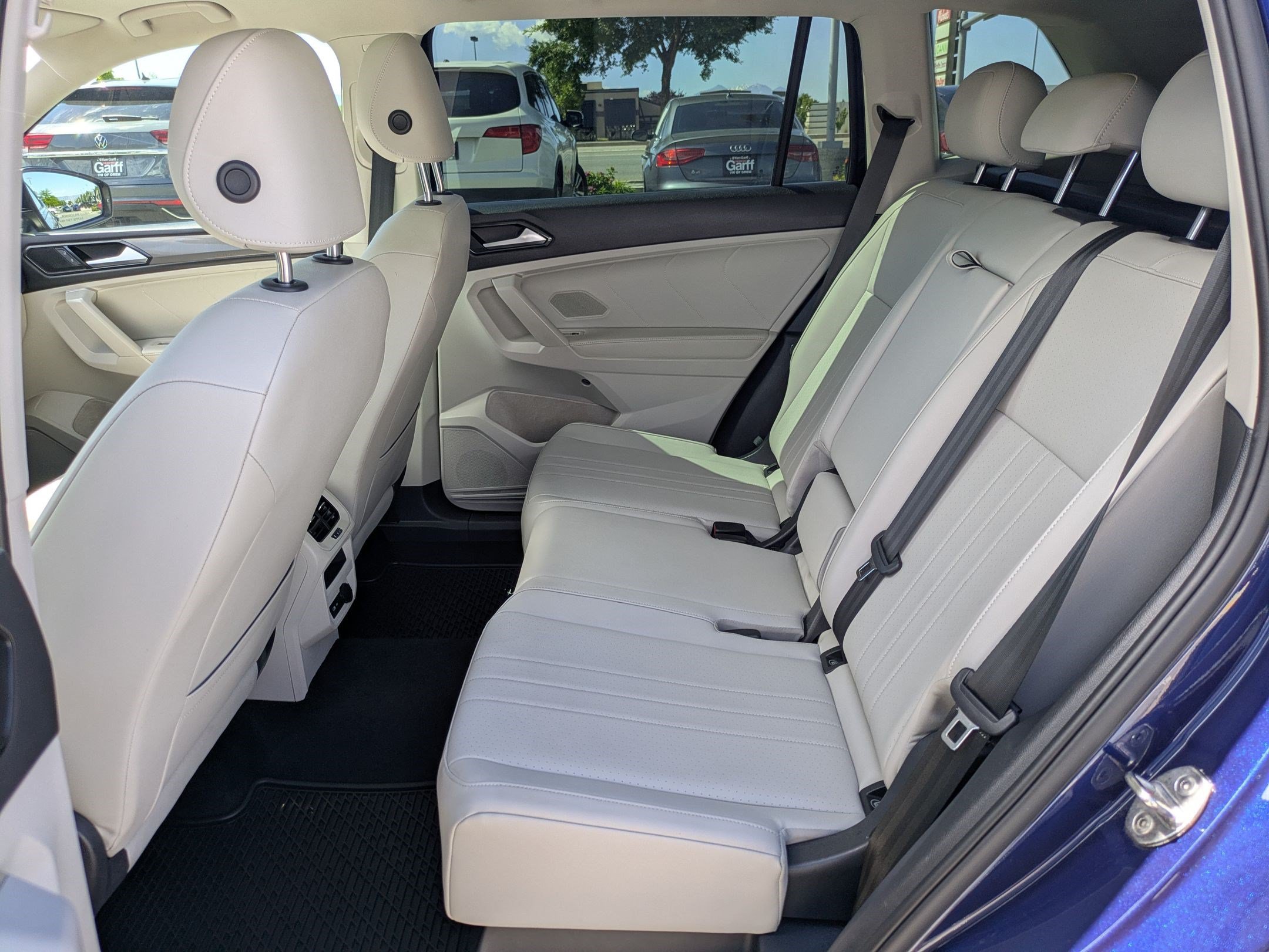 Used 2022 Atlantic Blue Metallic Volkswagen SE image 28