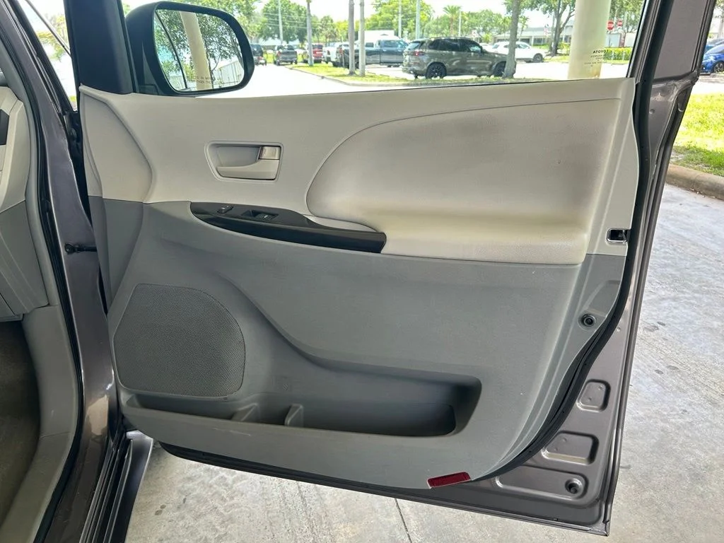Used 2014 Gray Toyota LE image 23