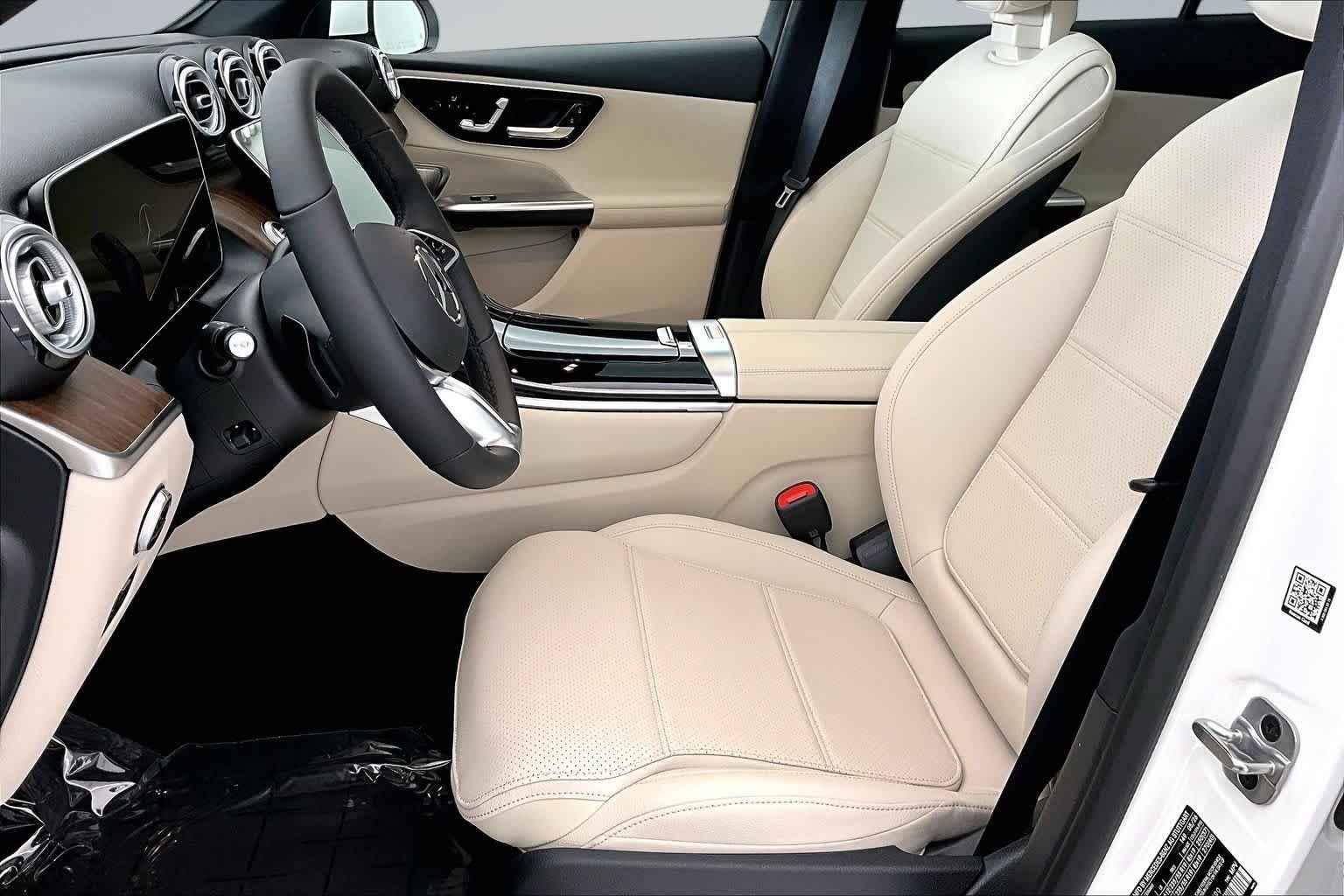 New 2026 Polar White Mercedes-Benz GLC 300 image 11