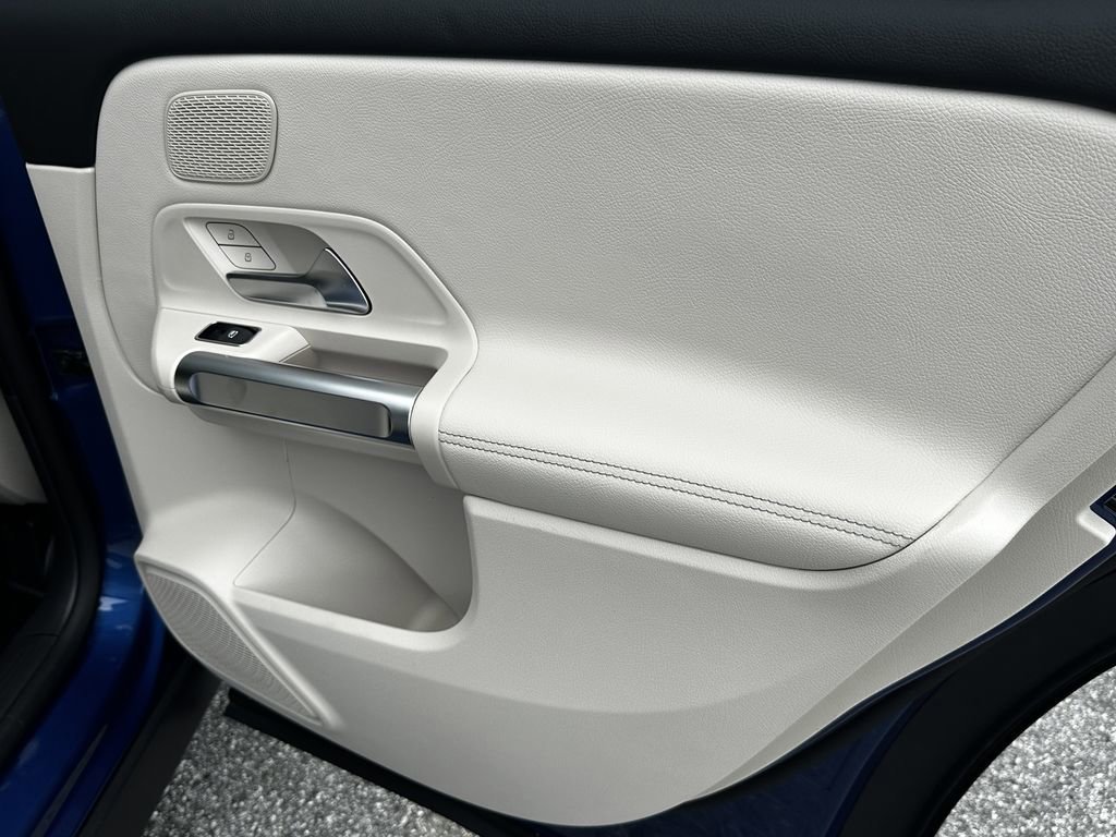 New 2026 Starling Blue Metallic Mercedes-Benz GLB 250 image 19