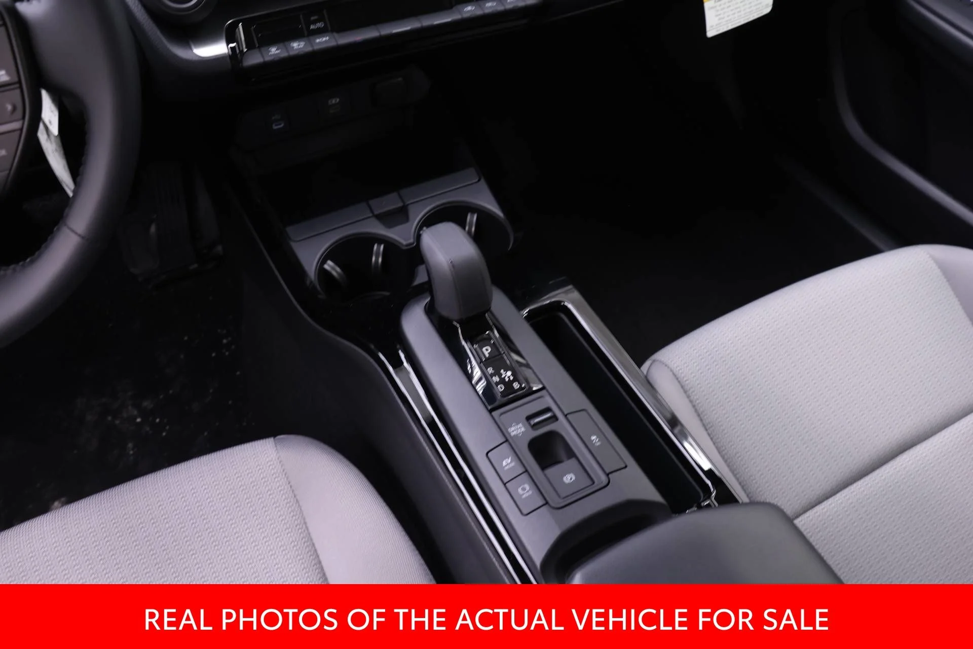 2026 Toyota Prius LE - Photo 13