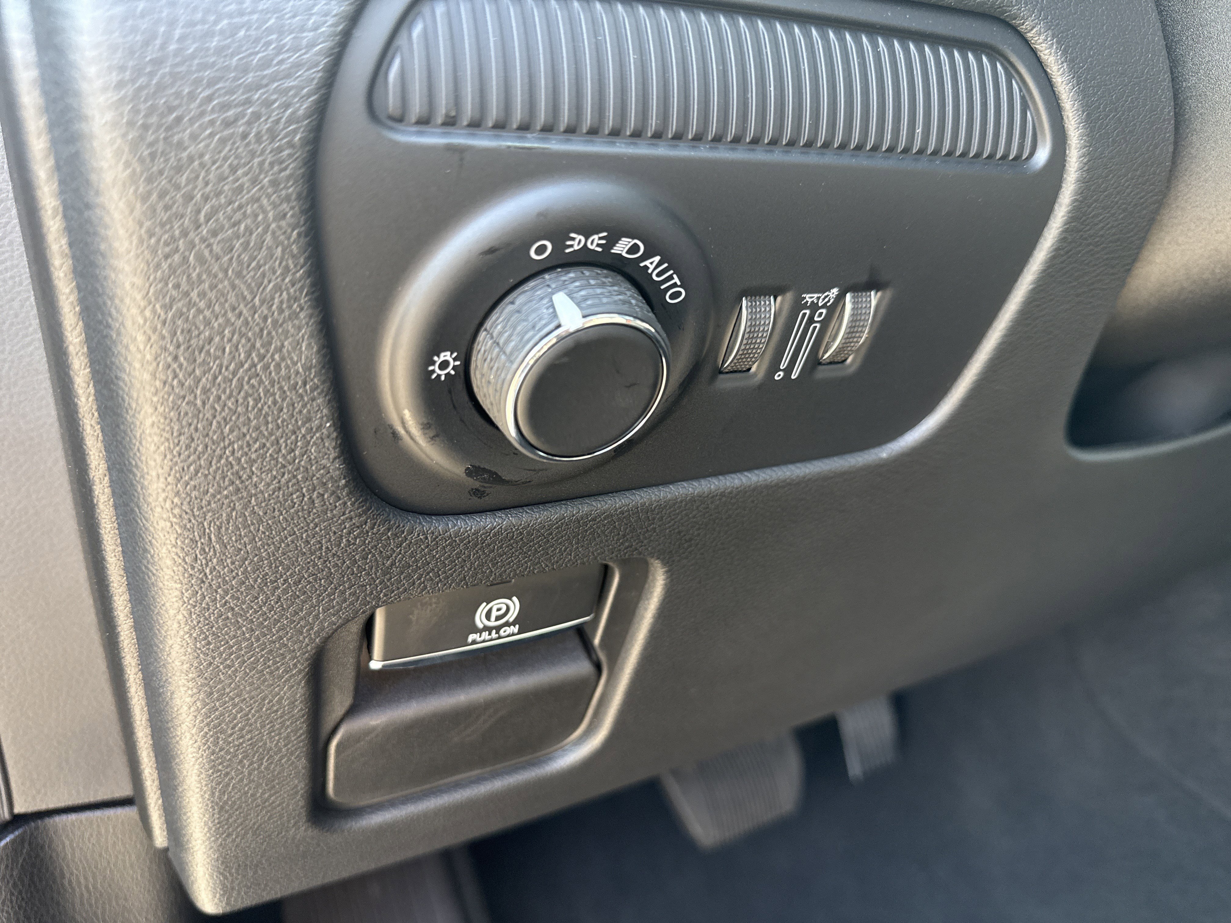 New 2026 Silver-Zynith Exterior Paint Jeep Limited Reserve image 34