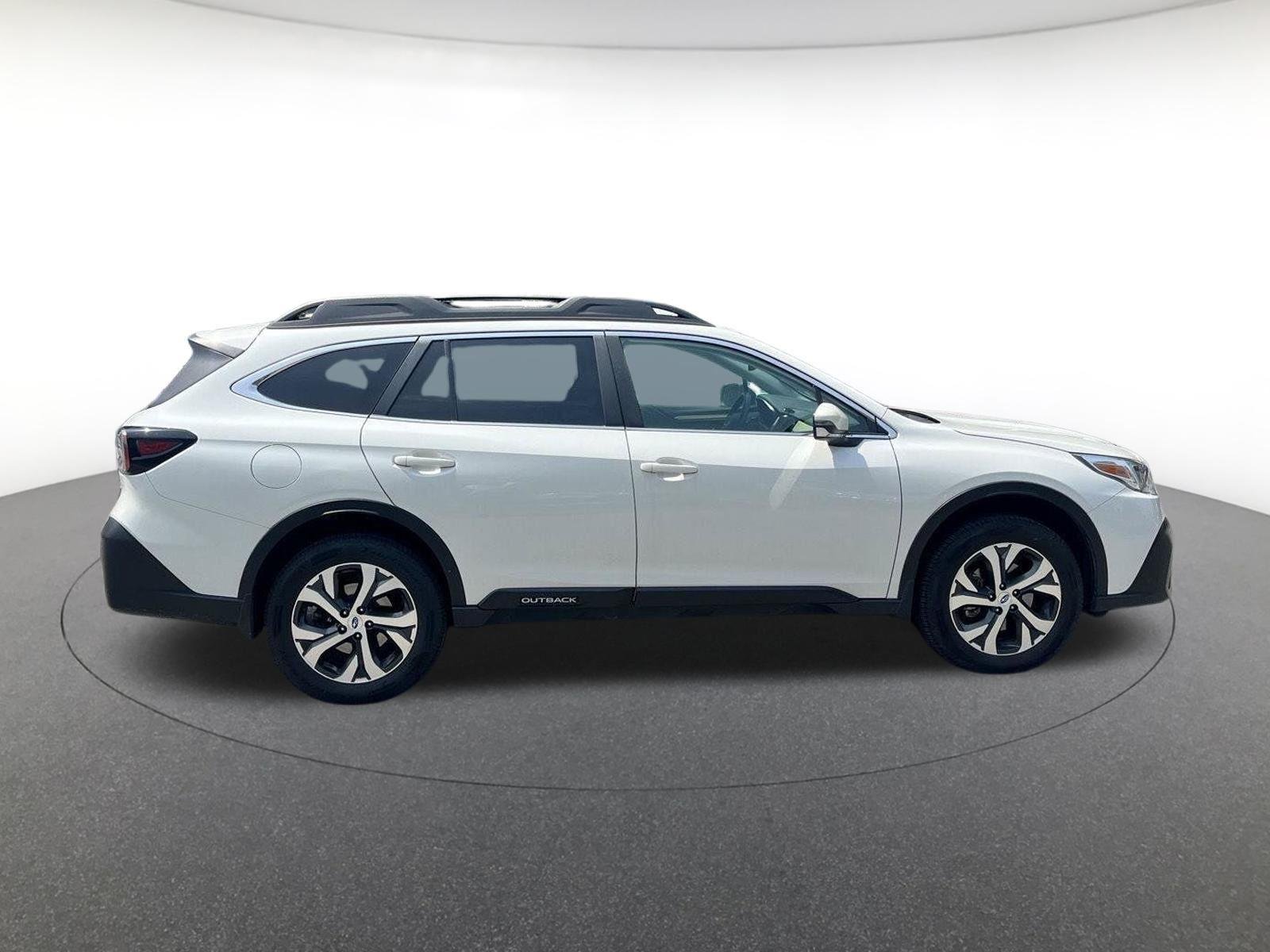 Used 2022 Crystal White Pearl Subaru Limited image 8