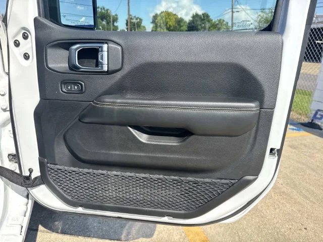 Used 2026 White Jeep Sahara image 27