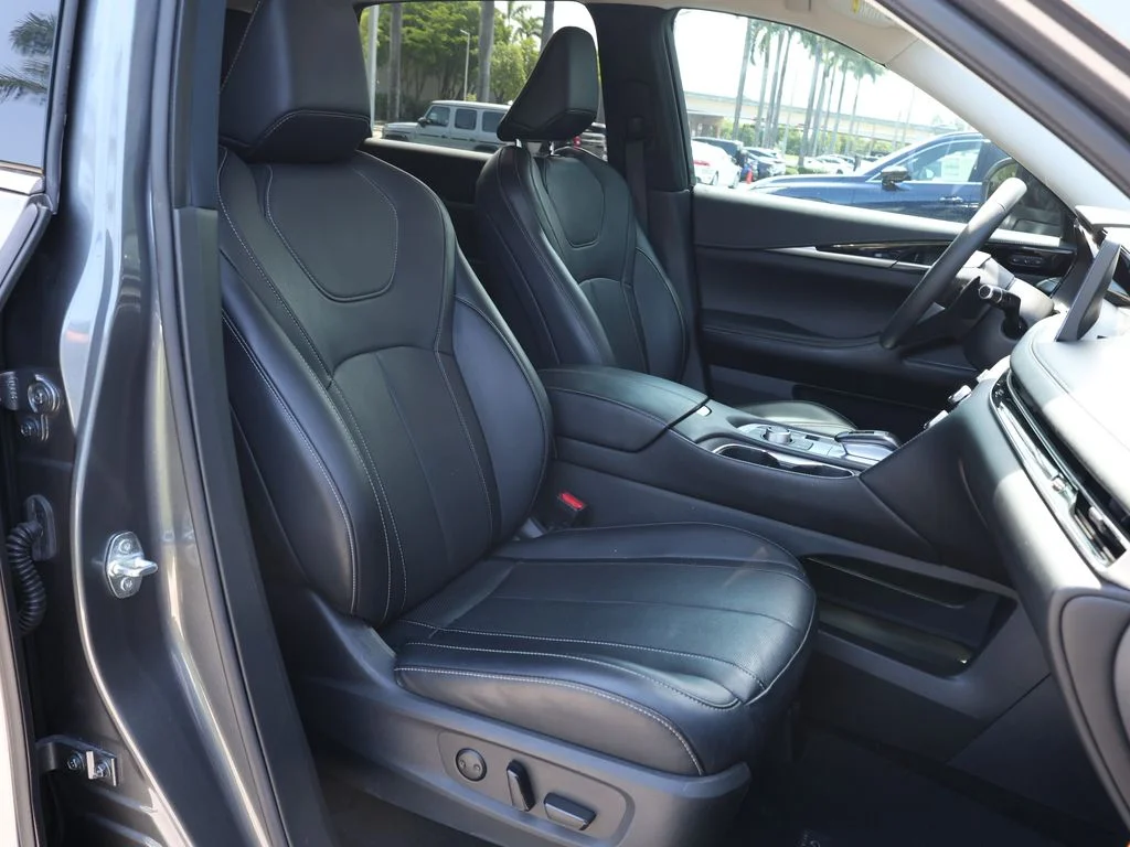 Certified Used 2023 Gray INFINITI PURE image 22