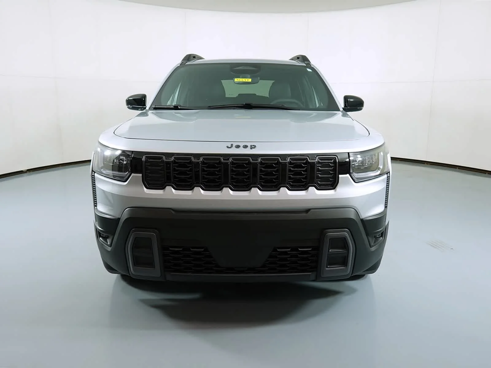 New 2026 Silver Zynith Clear-Coat Exterior Paint Jeep Limited image 9