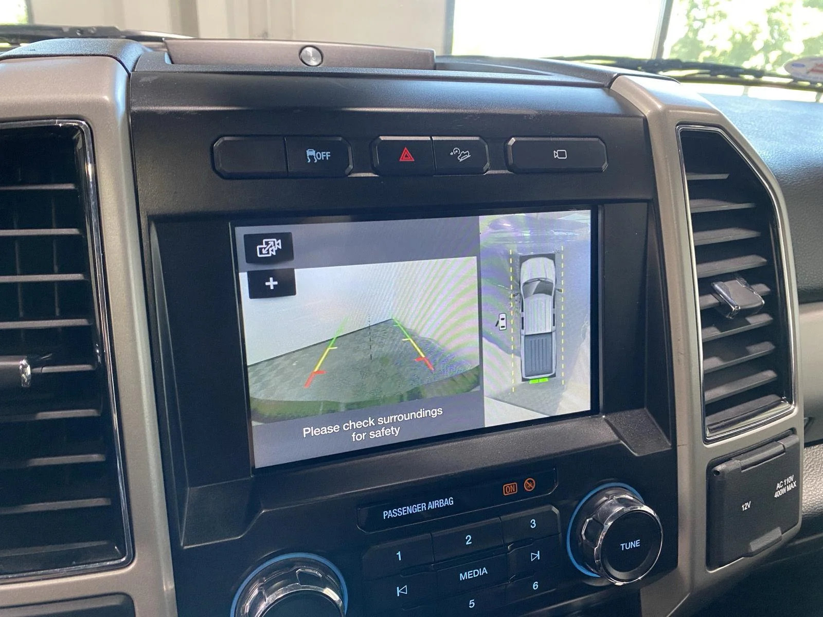 Used 2019 Magnetic Ford LARIAT image 13