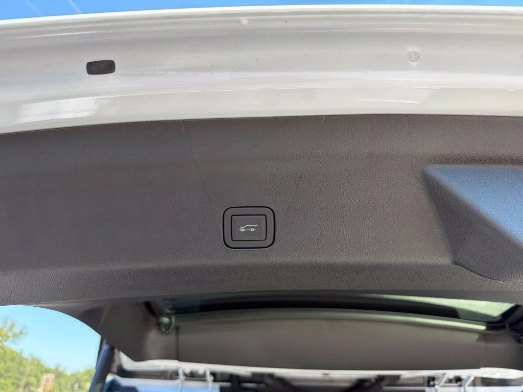 New 2026 Polar White Tricoat Chevrolet High Country image 33