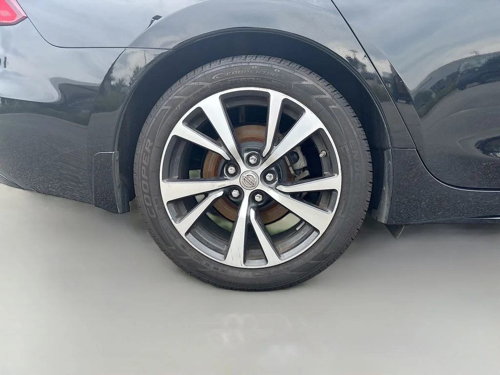 Used 2016 Black Nissan Platinum image 11