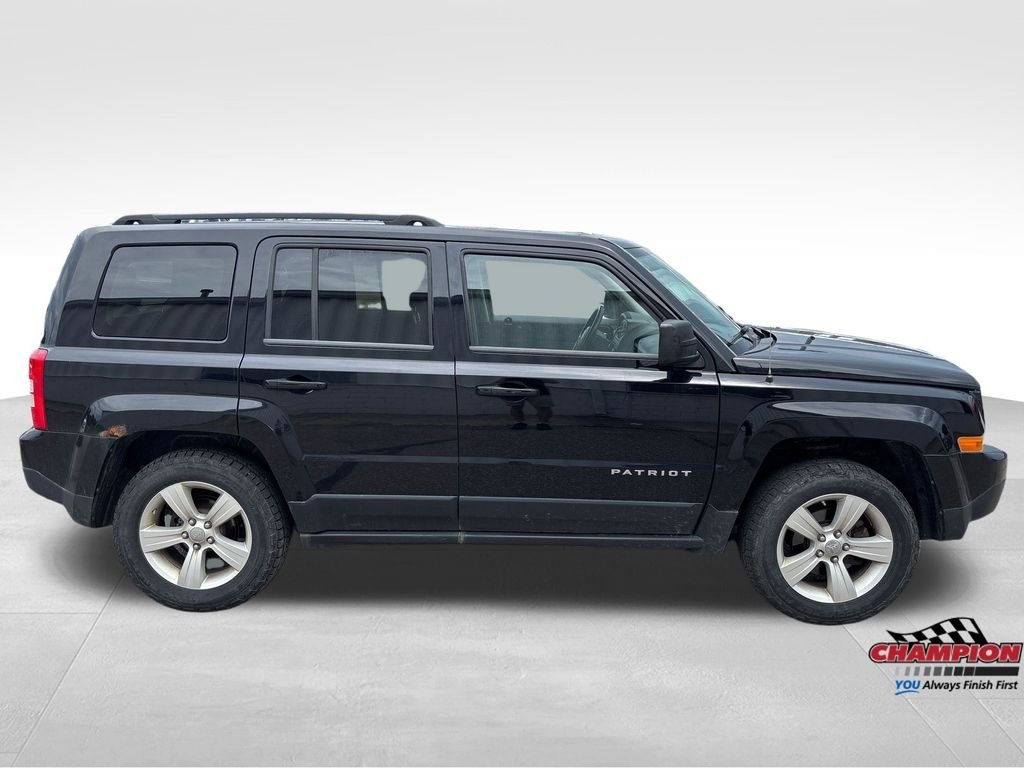 Used 2012 Black Jeep Latitude image 5