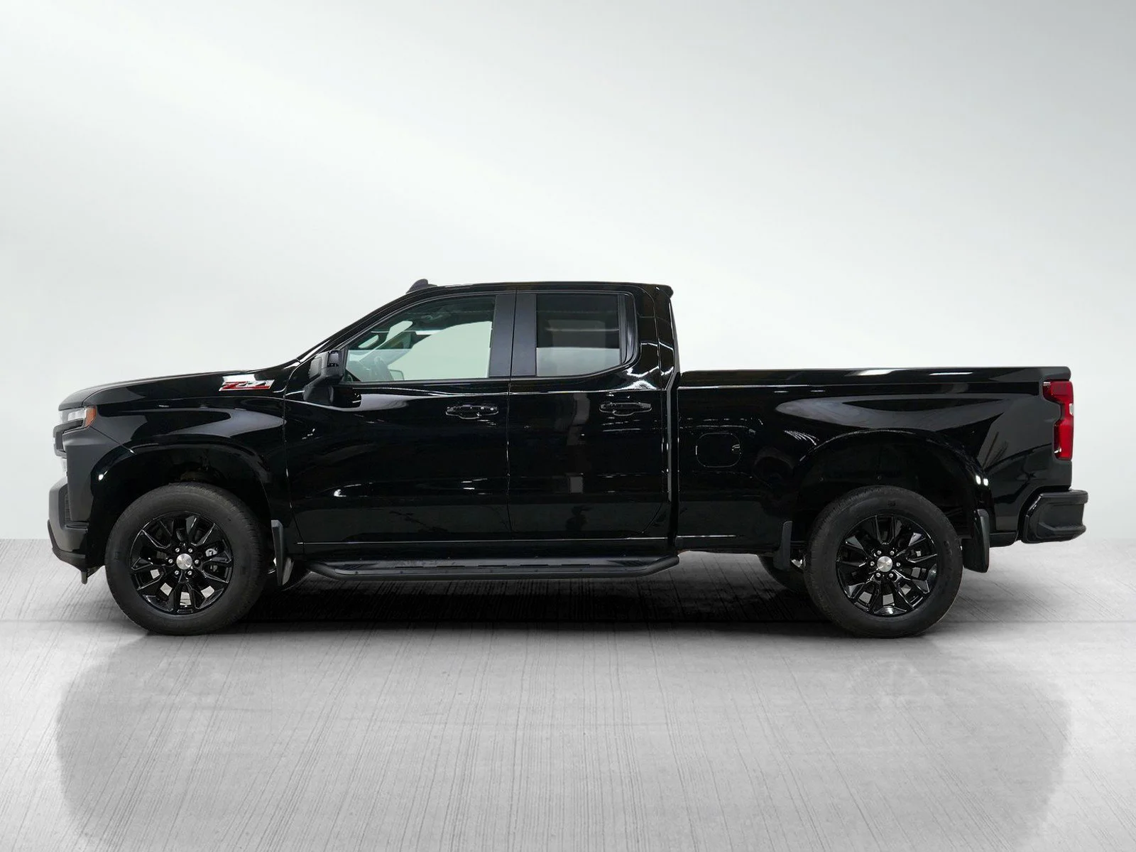 Used 2020 Chevrolet Silverado 1500 RST with VIN 1GCRYEED3LZ353762 for sale in White Bear Lake, Minnesota