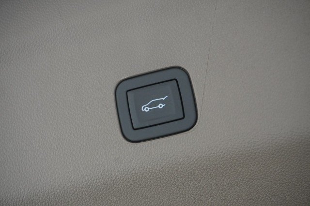 2026 GMC Yukon Denali - Photo 10