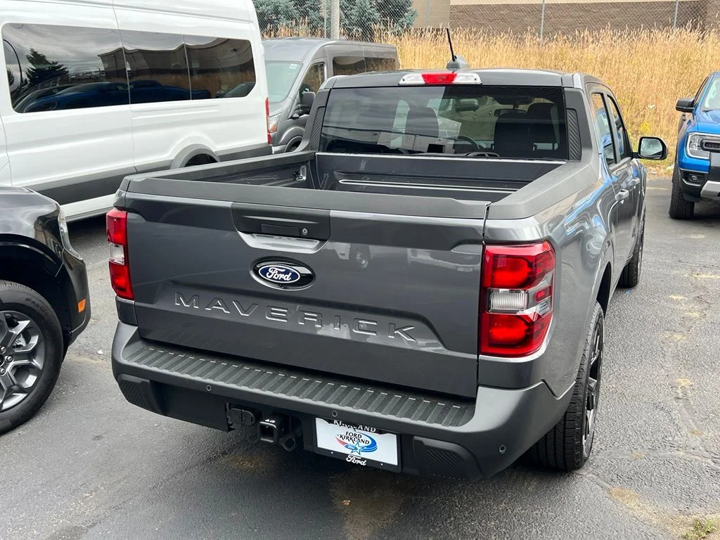 New 2026 Carbonized Gray Metallic Ford XLT image 7