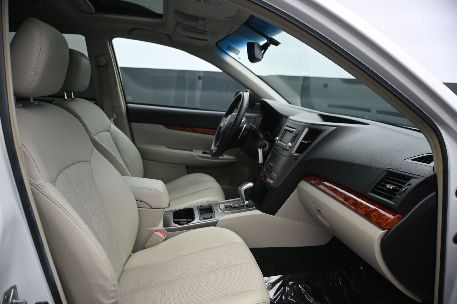 Used 2012 Satin White Pearl Subaru 2.5i image 13