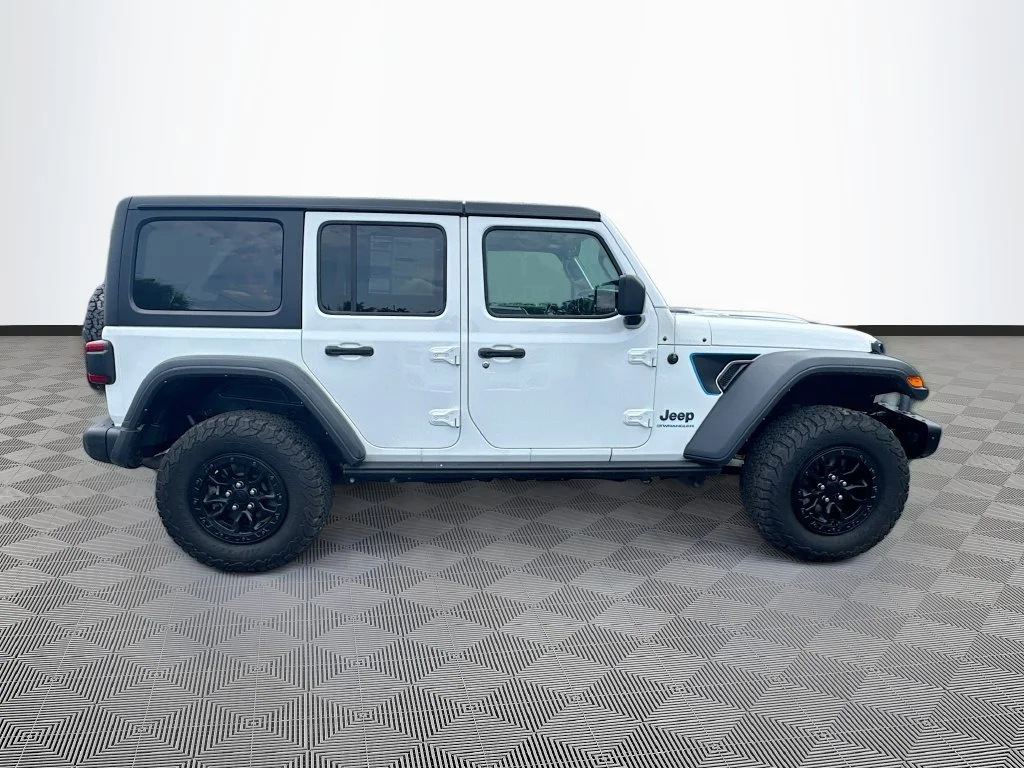 Used 2023 White Jeep Rubicon 20th Anniversary Edition 4xe image 5