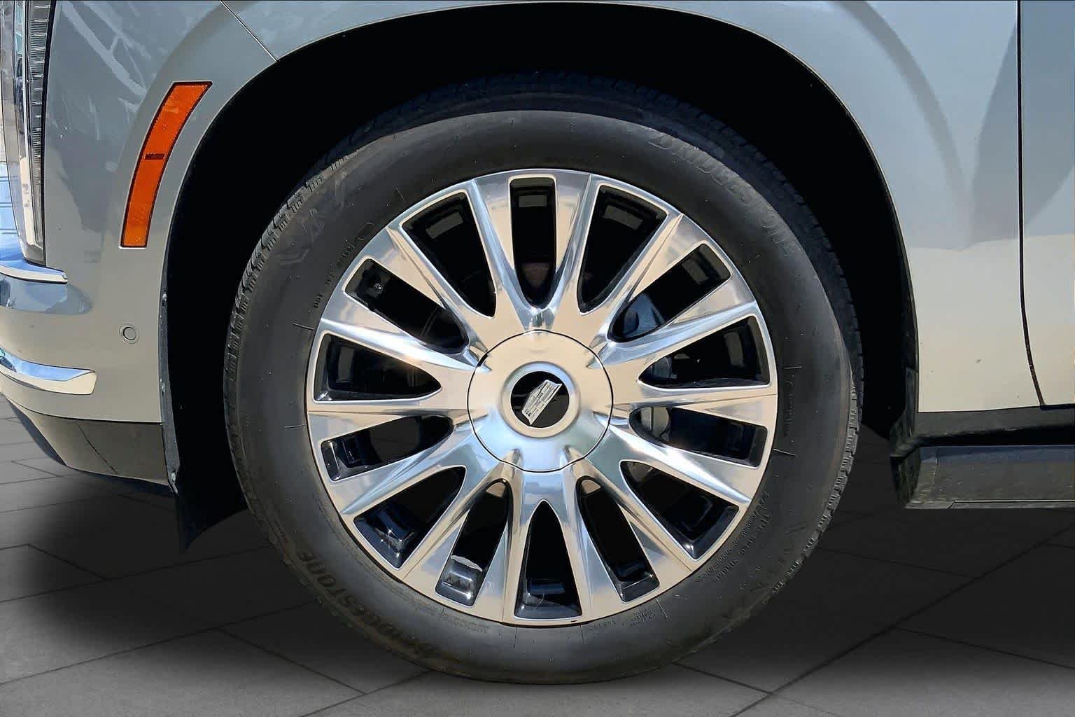 Used 2025 Argent Silver Metallic Cadillac 4WD Premium Luxury Platinum image 10