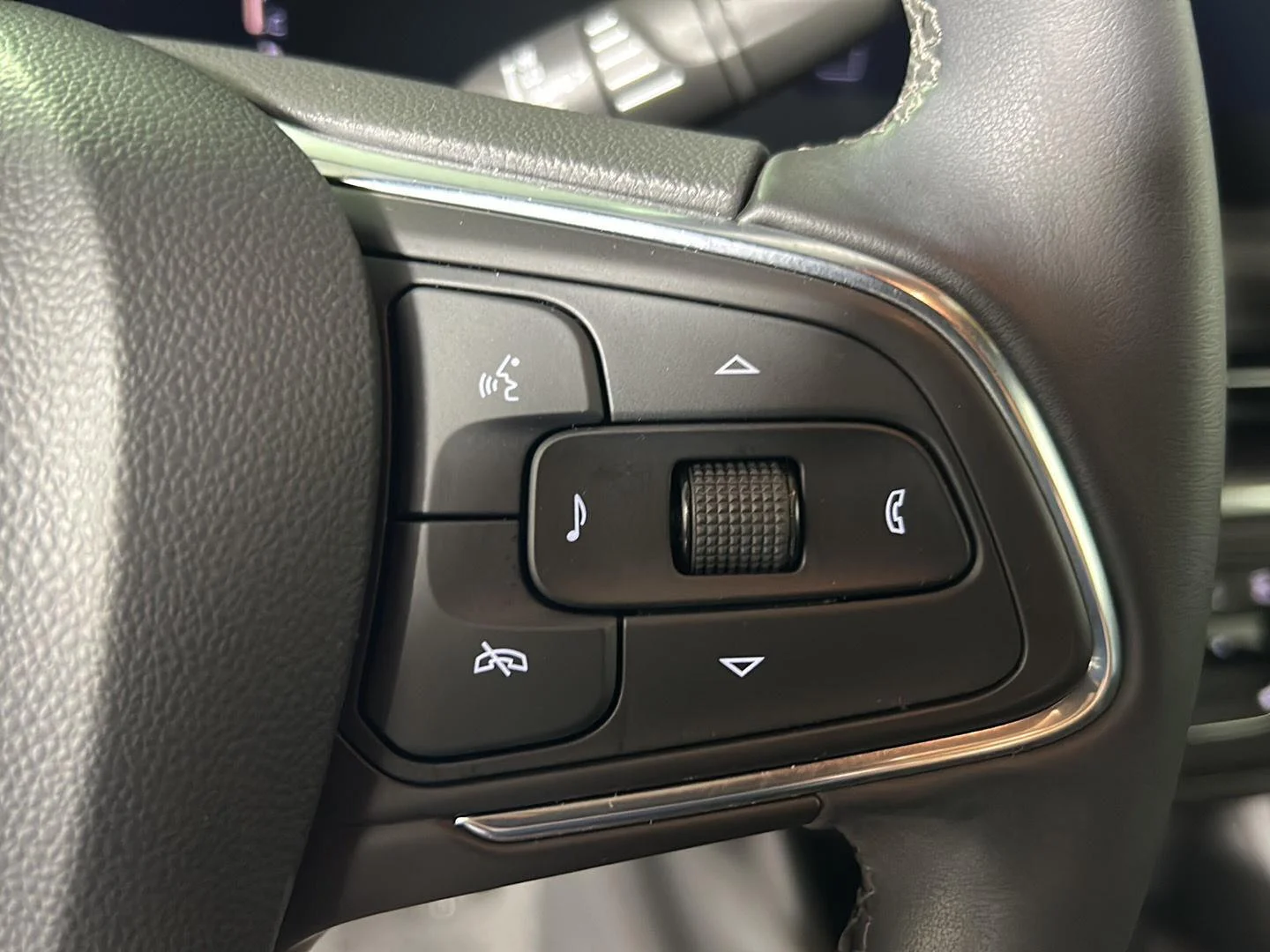 Used 2024 Cinnabar Metallic Buick Preferred image 22