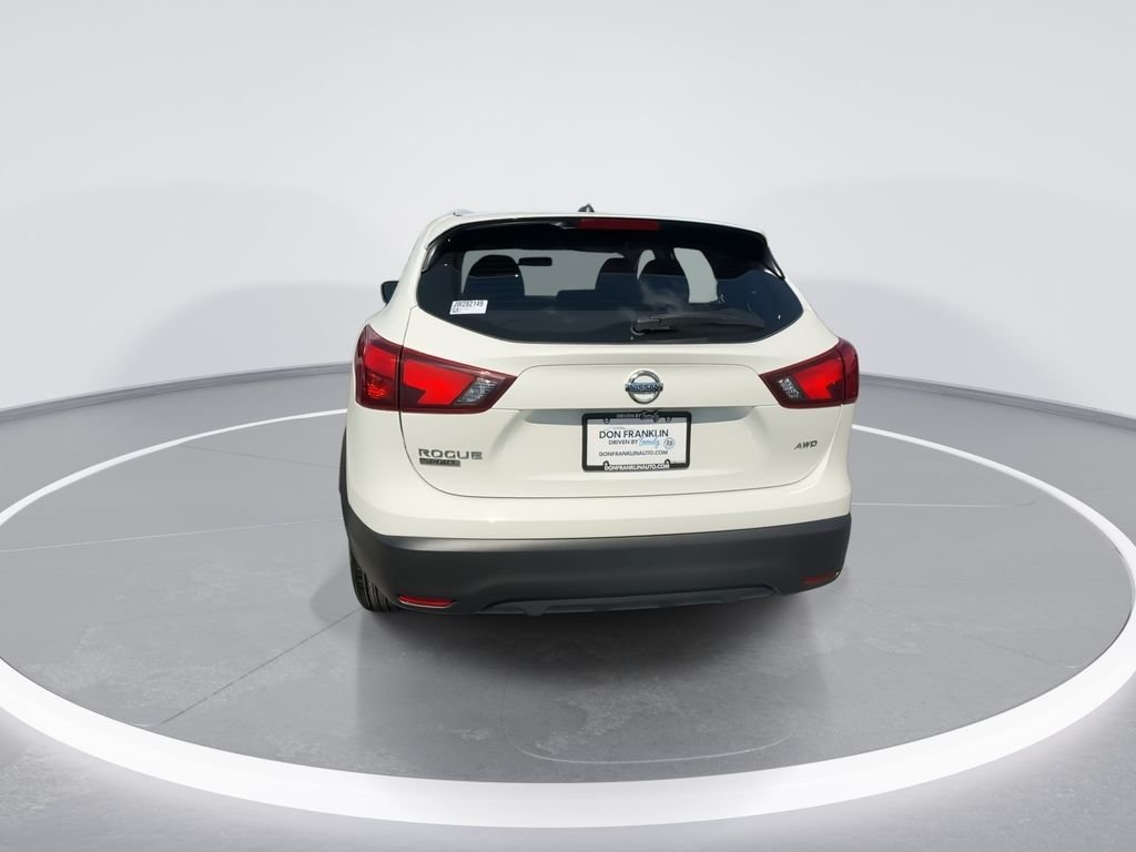 Used 2018 White Nissan S image 7